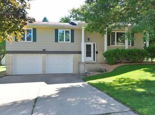 855 Valley View Rd, Faribault, MN 55021