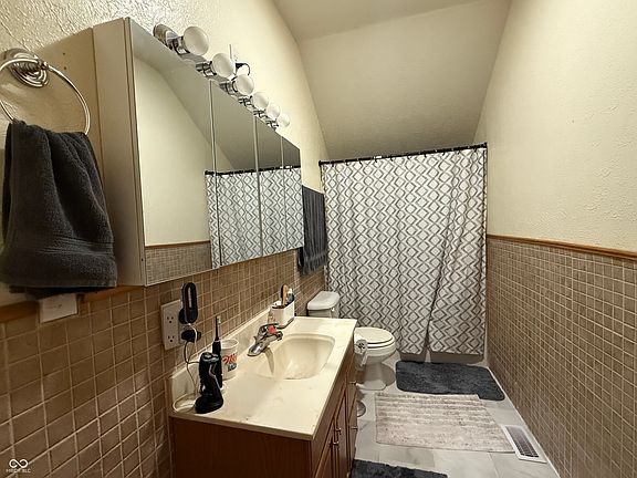 5th image of 6335 Zionsville Rd