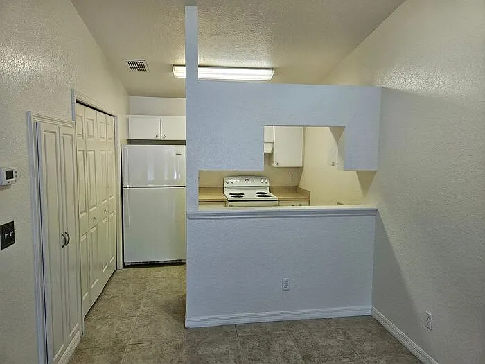 2 bed, 2.0 bath, 961 sqft, $1,150 — Photo 3