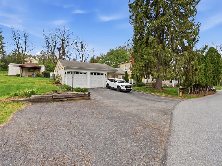 27 Wagner Ln #2 — Photo 17