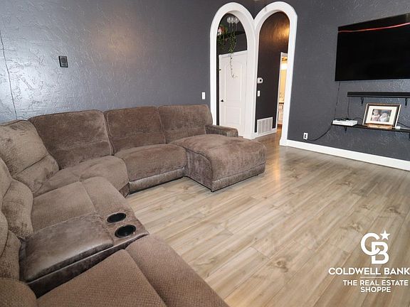 3rd image of 2601 E Fair St