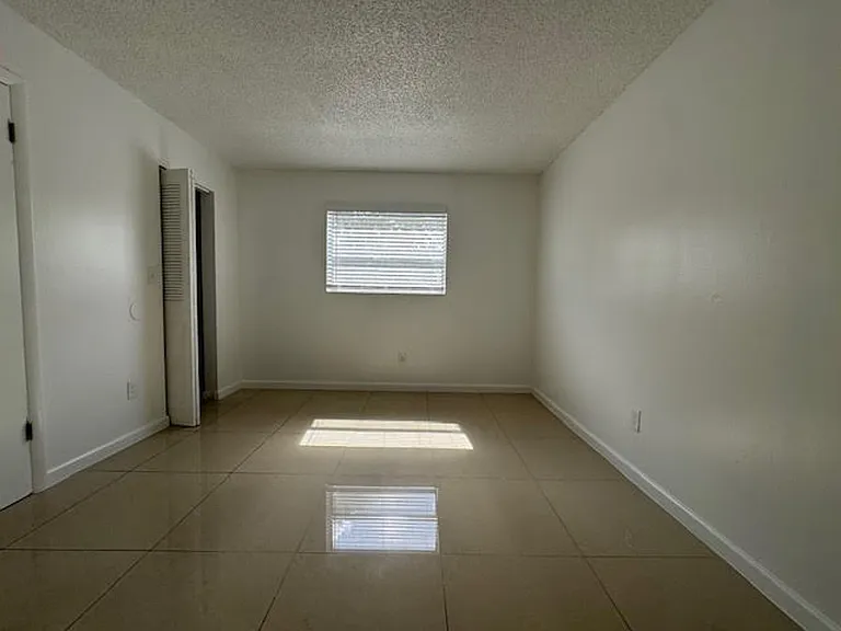 Trayann Apartments - 7777 Pines Blvd — Photo 6