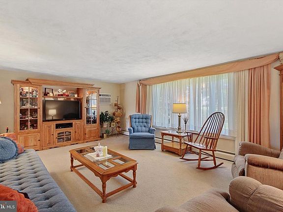 5th image of 10 Forest Hills Rd
