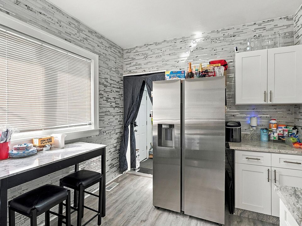 92 E Pleasant St, photo 15