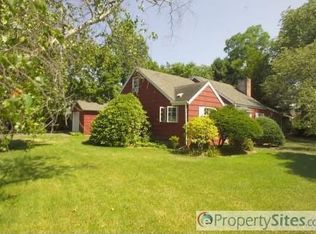 25 Meeks Ln, Islip, NY 11751