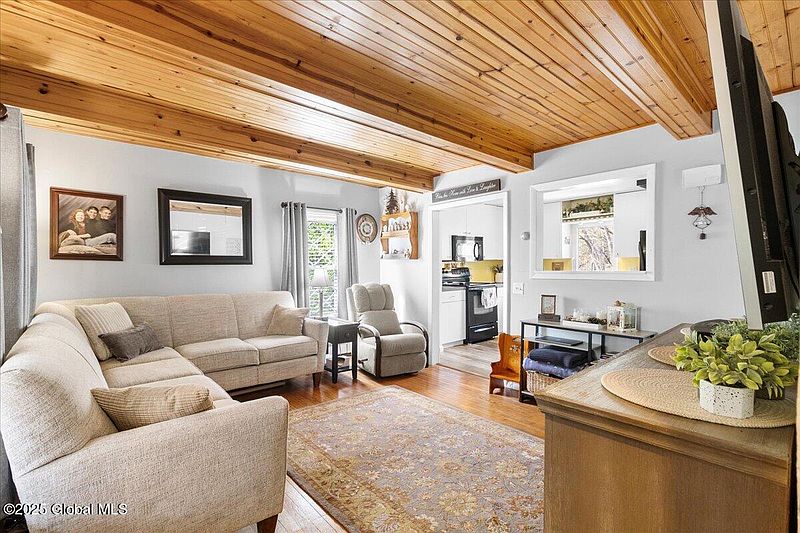 2nd image of 39 Green Avenue