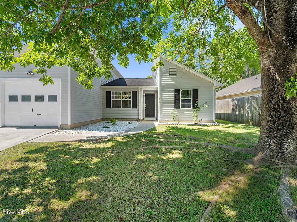 3043 Foxhorn Rd