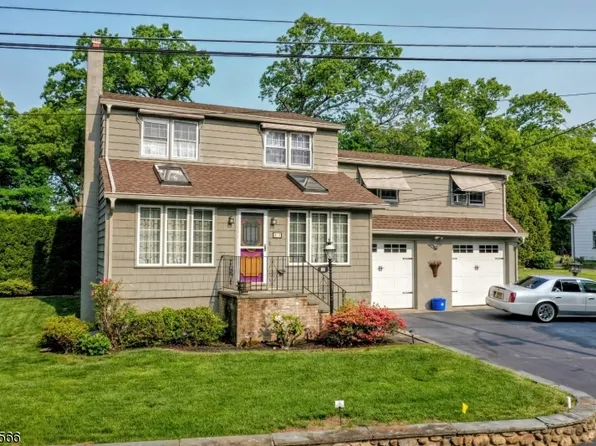 43 Dairy St, Midland Park Boro, NJ 07432