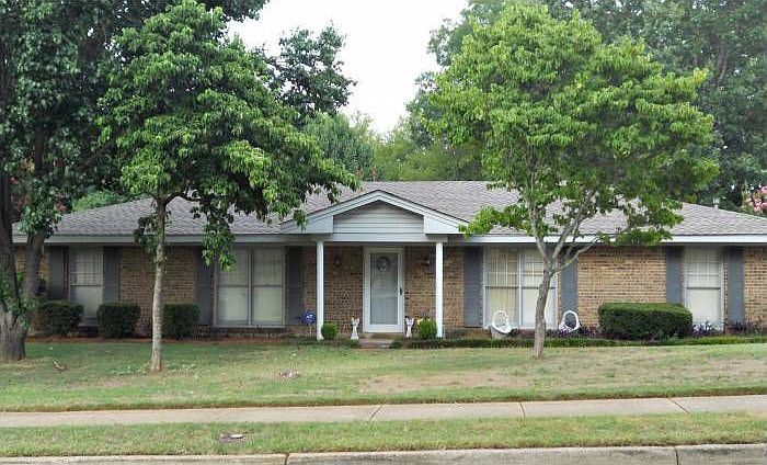 1st image of 417 Melanie Dr
