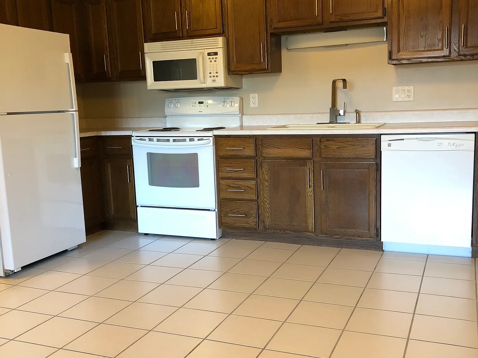 2 bed, 768 sqft, $1,250 — Photo 2