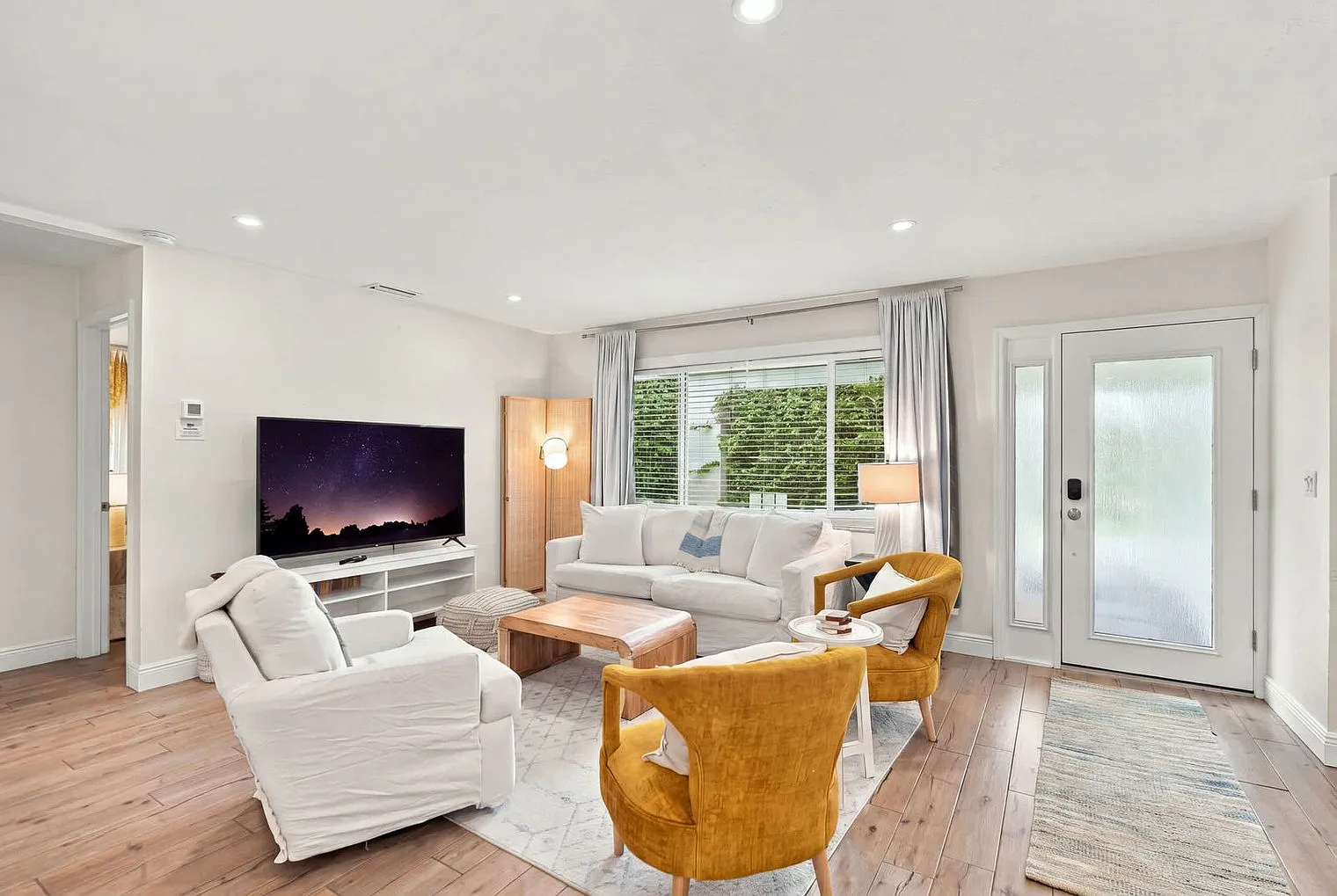 3 bed, 2.0 bath, 1367 sqft, $4,707 — Photo 1
