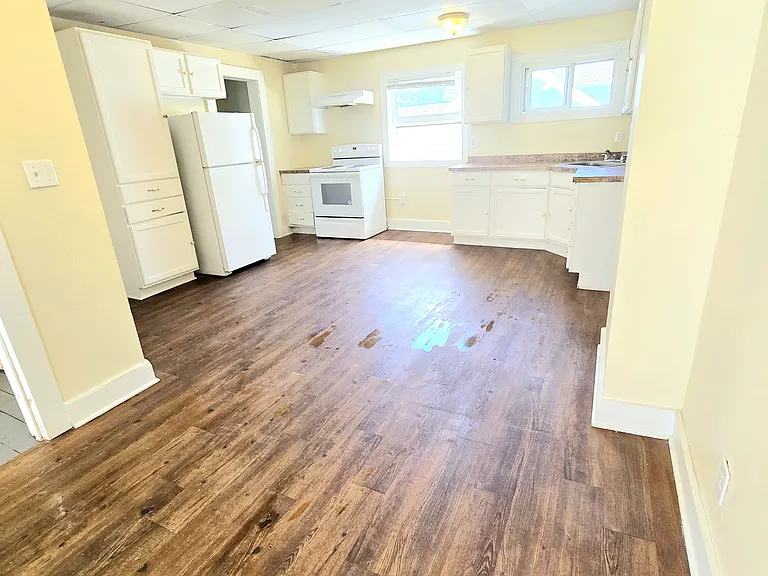 352 W 3rd St #2 — Photo 5