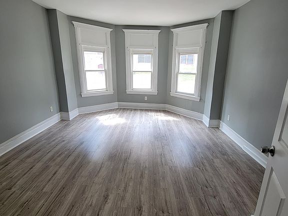 3rd image of 114 Milford Ave APT 1