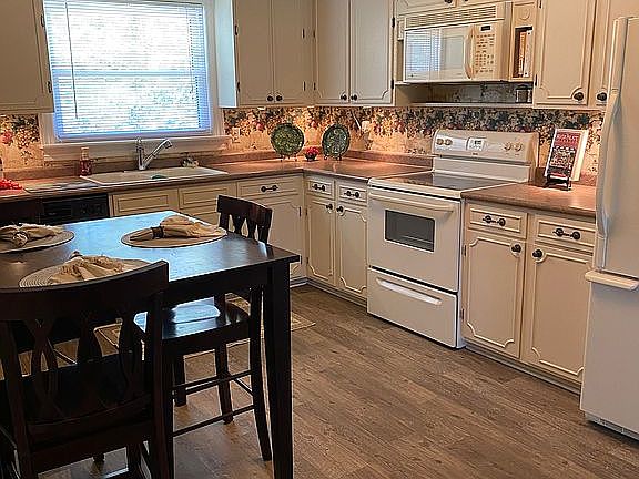 Main floor kitchen