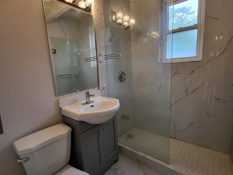 118 Cartier Cres #UPPER — Photo 13
