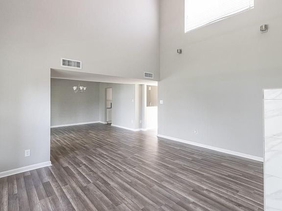 3rd image of 325 Carolcrest Ln Unit 16