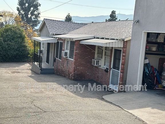 3rd image of 2232 1/2 Montrose Ave