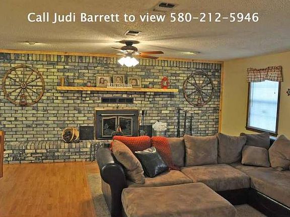 Living Rm & Fireplace