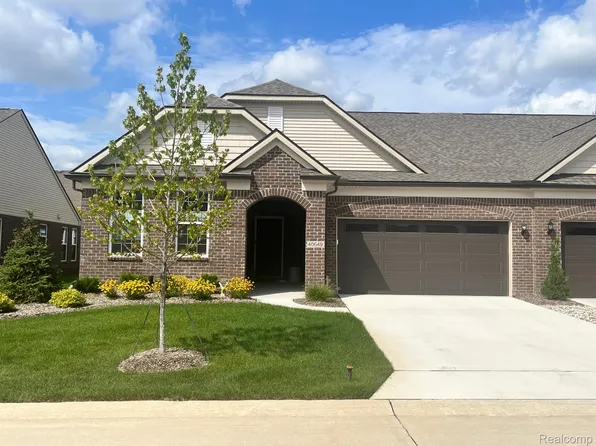 40629 Azalea Dr, Clinton Township, MI 48036