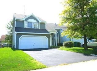 43 E Country Walk Dr, Round Lake Beach, IL