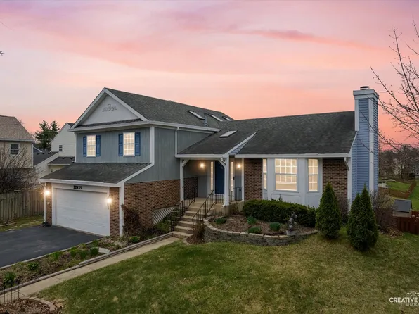 2S435 River Oaks Dr, Warrenville, IL 60555