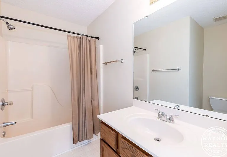1022 S Main St #O — Photo 8