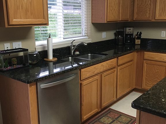 4th image of 1121 Molland Dr