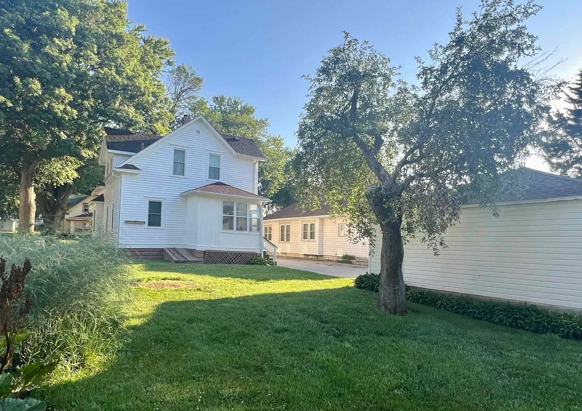 3 bed, 1312 sqft, $1,200 — Photo 2