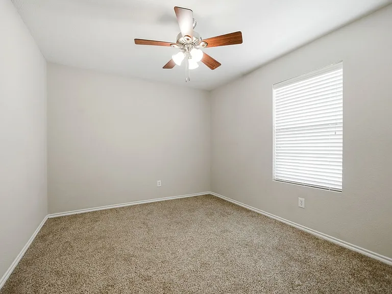 712 Preston Dr — Photo 15