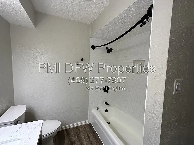 2120 Blossom Ln — Photo 5