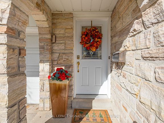 2nd image of 85 Pebblehill Sq