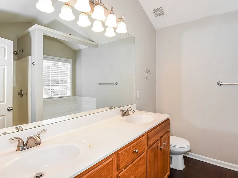 204 Providence Dr — Photo 11