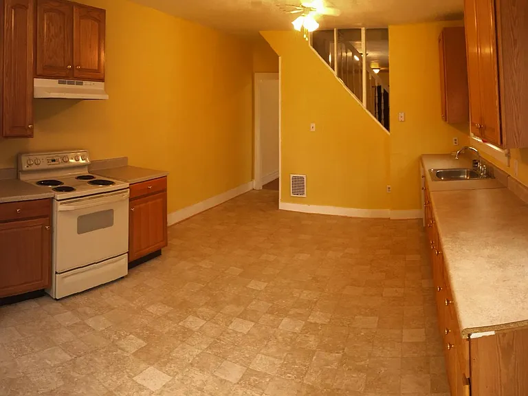 466 Crescent St — Photo 5