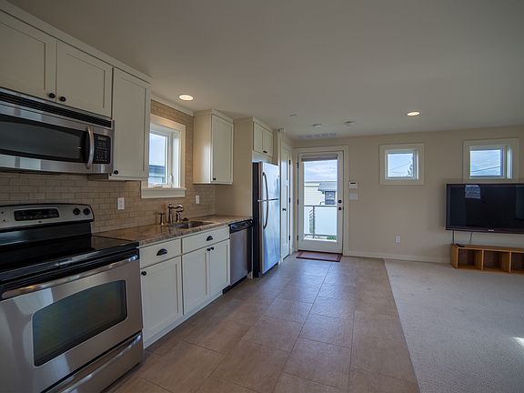 Kitchen offers high-end finishes, including granite counters