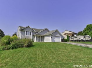 1451 Woodfield Ln, Zeeland, MI 49464