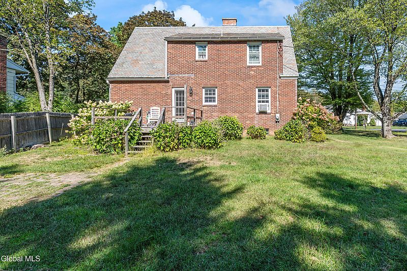 4th image of 142 Kenwood Avenue