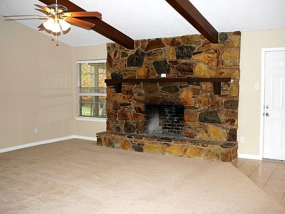 5th image of 928 Creekbend Cir