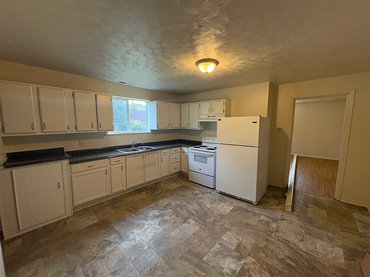 3 bed, 1292 sqft, $1,650 — Photo 4