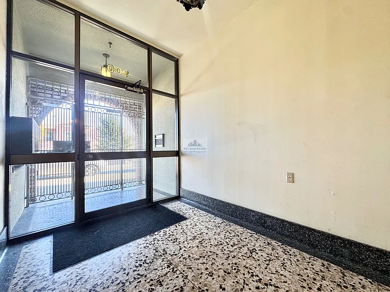 900 Rivera St #6 — Photo 29