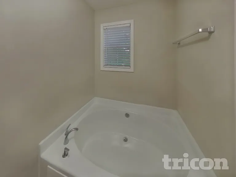 2407 Windridge Dr NE — Photo 10