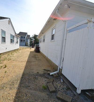 3rd image of 30 21st Ave
