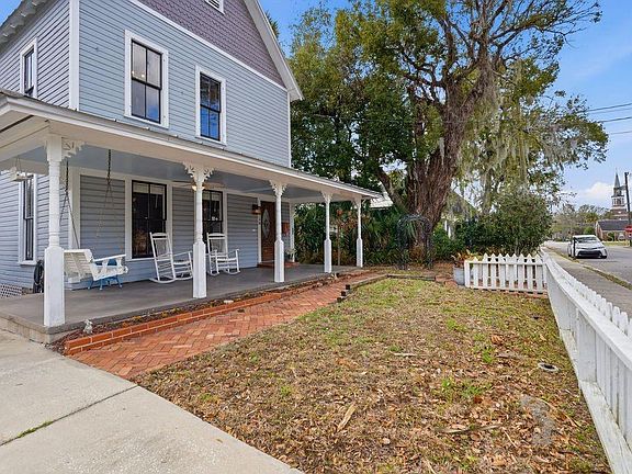 4th image of 720 SE 3rd St