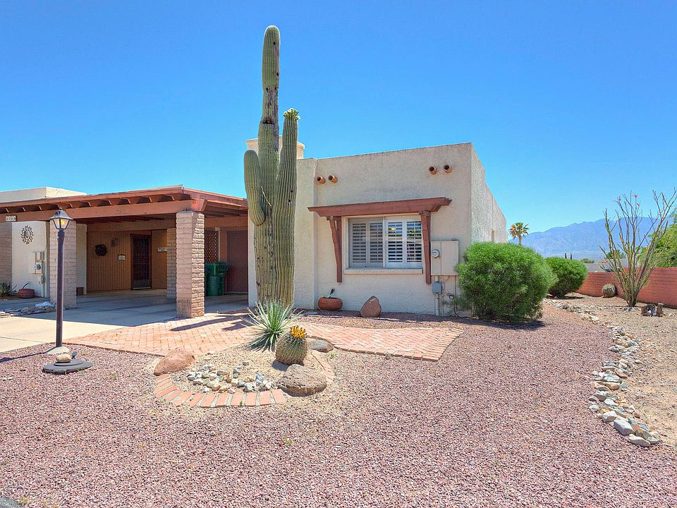 Corner Unit Townhome in Desert Hill 2. 1,300 Sq. Ft.