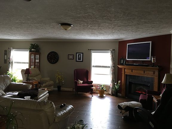 Spacious living room