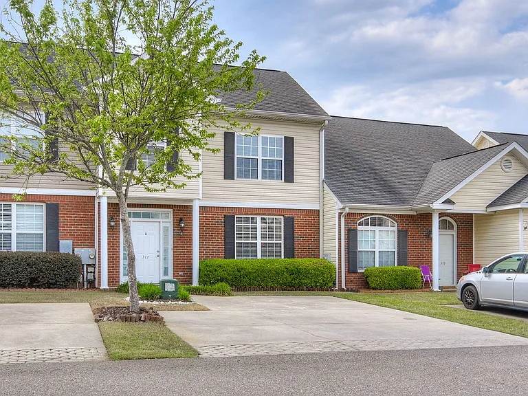 317 Hogan Way — Photo 3