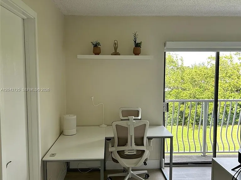 500 NE 2nd St #310 — Photo 8