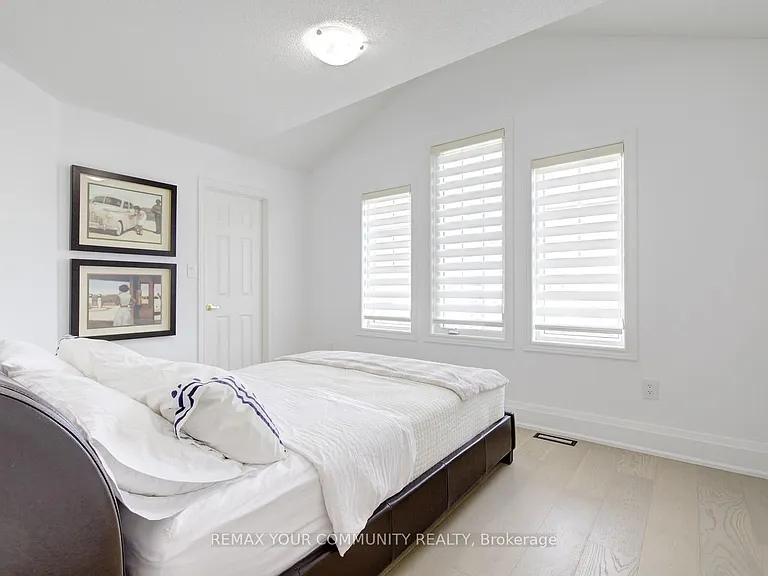 16 Muret Cres — Photo 27