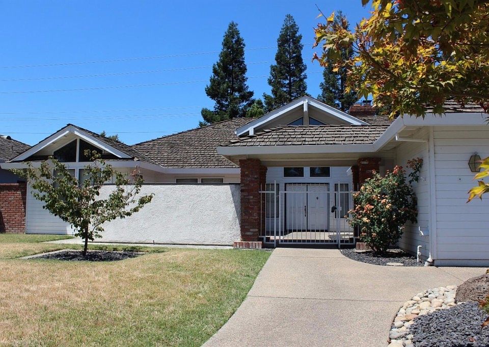 2nd image of 309 Leland Ct