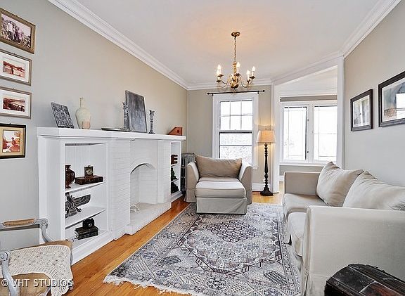 3rd image of 1337 W Albion Ave APT 3E