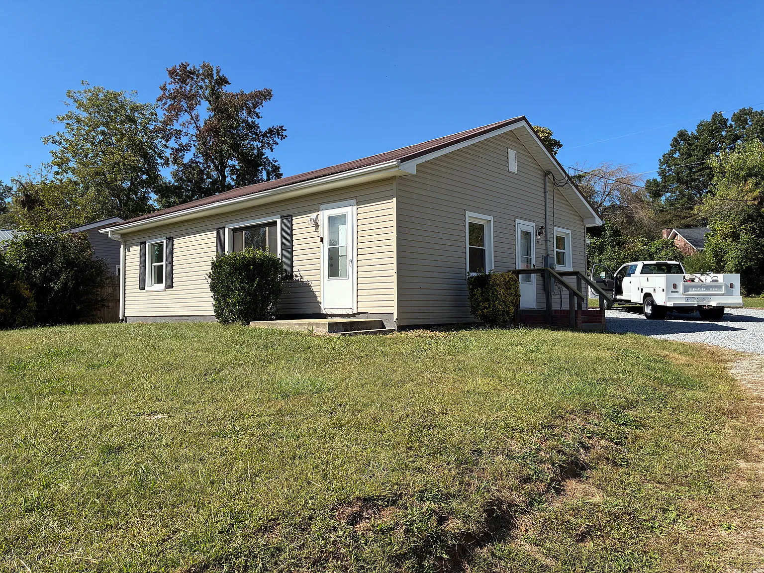 2 bed, 1000 sqft, $1,100 — Photo 3